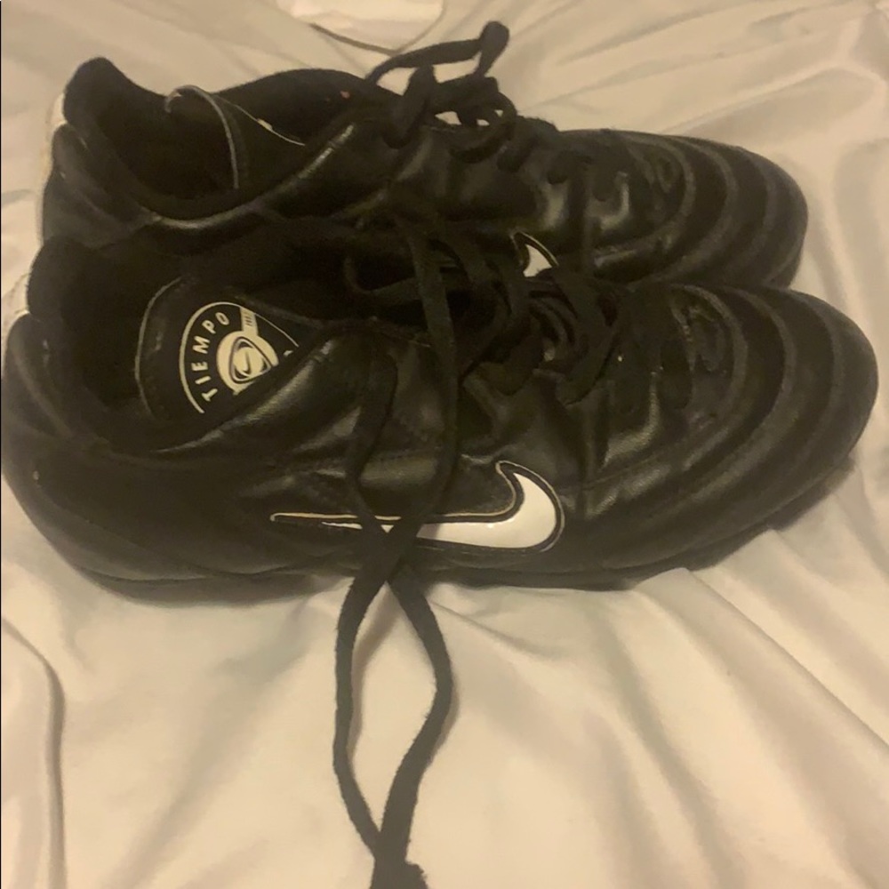 Kids cleats